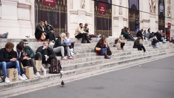 Paris Fransa Ekim 2023 Paris Turistlerin Kahve Içip Öğle Yemeği — Stok video