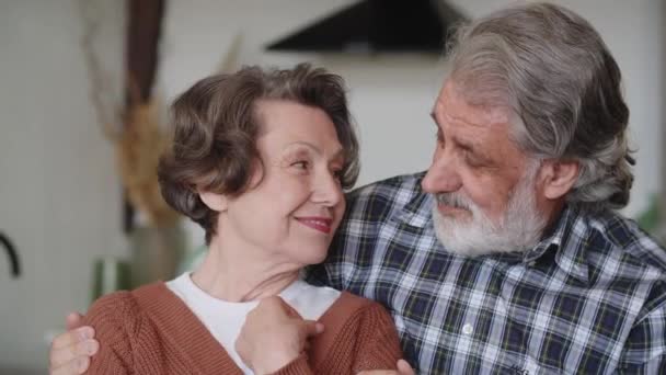 Starší Pár Staří Muži Ženy Objímají Láskou Péčí Podporou Milenci — Stock video