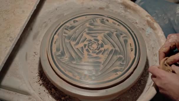 Potter Maestro Que Muestra Enseñanza Masterclass Cómo Pintar Perfectamente Ornamento — Vídeos de Stock