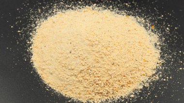 Tarhana siyah arka plana döküldü. Kapat.