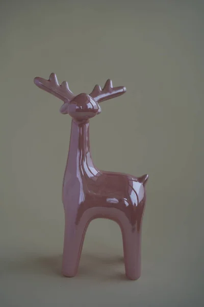 白色背景的小鹿玩具 — 图库照片