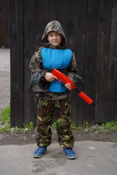 Portretul Unui Băiat Echipament Paintball Arme Mâini — Fotografie, imagine de stoc