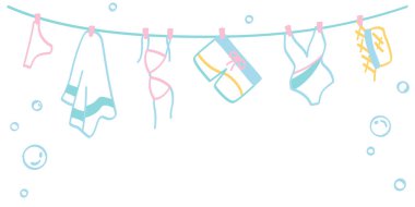 Plaj giysileri asılıydı.