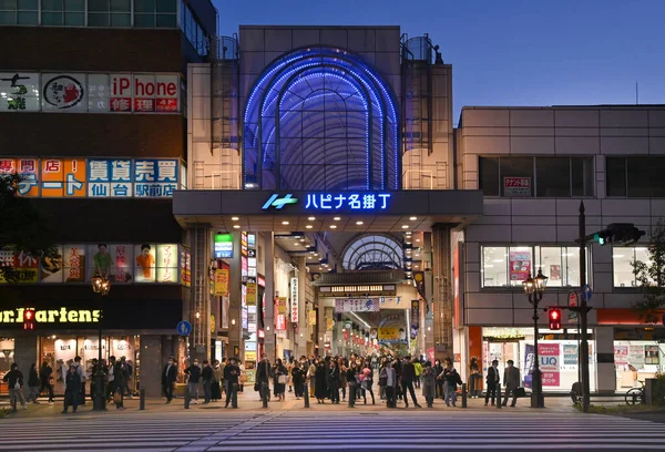 Сендай Японія Квітня 2023 Багато Людей Чекають Переходити Вулицю Перед — стокове фото