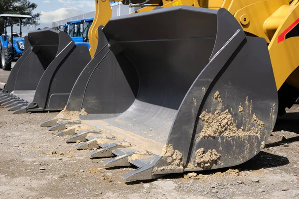 Close Gray Excavator Bucket Show Floor Machinery Dealer — Stock Photo, Image