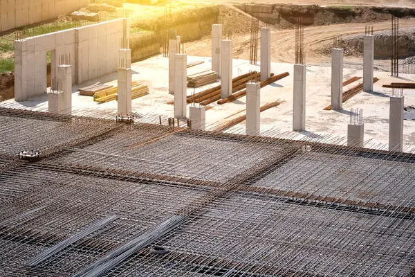 0级混凝土基础和施工桩的准备工作 建造一个新的交易中心 — 图库照片