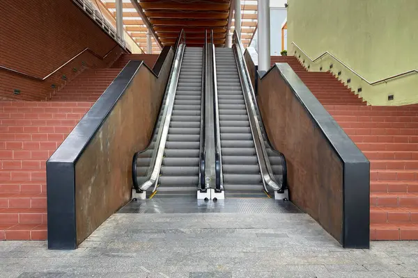 Escalator Modern Shopping Center Open Area Empty Mall Customers — Stock Photo, Image