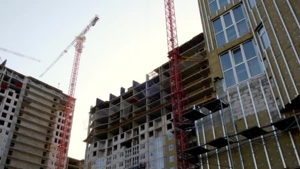 Výstavba Nového Moderního Rezidenčního Komplexu Několik Výškových Obytných Budov Proti — Stock video