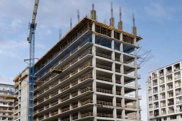 Будівництво Нового Поверхового Житлового Будинку Місті Тлі Інших Житлових Будівель — стокове фото