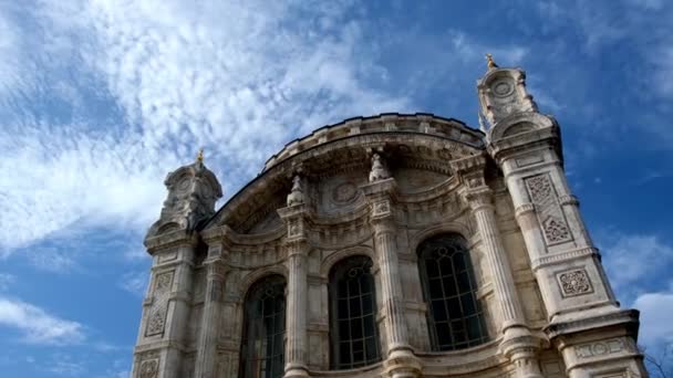 Ένα Όμορφο Αρχαίο Μουσουλμανικό Τζαμί Βυζαντινού Τύπου Φόντο Τον Γαλάζιο — Αρχείο Βίντεο