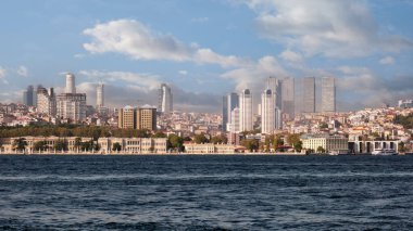 Gökdelenli İstanbul Boğazı: İstanbul, Türkiye - 23 Ekim 2023.