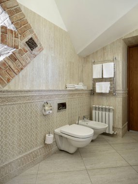 Rostov, Rusya 'daki Old Town butik otelinde lüks bir odada güzel bir tuvaletin içi 3 Ağustos 2022.