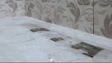 Banyo kabininden su ve köpük akmıyor..