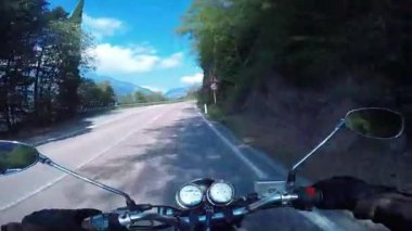 Trentino vadilerinde küçük bir klasik motosiklet turu.