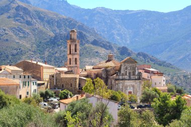 Near Calvi, Montegrosso-Montemaggiore, dominated by its large baroque Saint Augustin church, is a pretty Balagne village surrounded by mountains including the majestic Monte Grosso