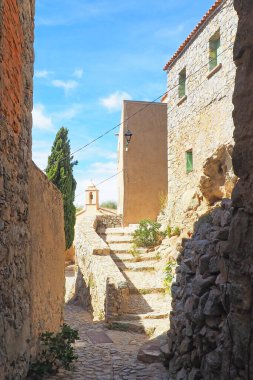 Sant Antonino is the finest example of Corsican medieval architecture. This eagle's nest offers a view over the whole of Balagne. Alleys, covered passages and houses blend into the rock.