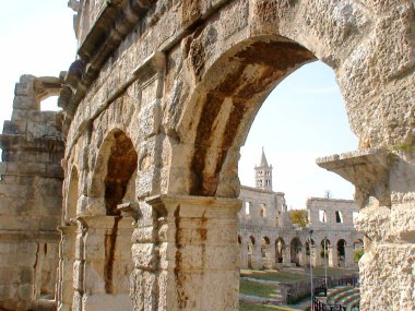 in Pula in Croatia, on the Adriatic Sea, the ancient Roman amphitheater is the largest amphitheater outside Italy. Built at the same time as the Colosseum in Rome, it was made during the reign of Emperors Augustus and Vespasian in the 1st century