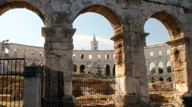 in Pula in Croatia, on the Adriatic Sea, the ancient Roman amphitheater is the largest amphitheater outside Italy. Built at the same time as the Colosseum in Rome, it was made during the reign of Emperors Augustus and Vespasian in the 1st century