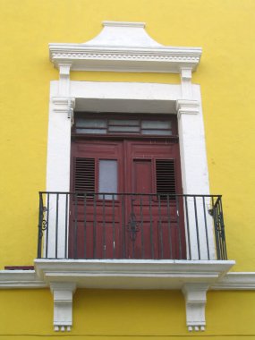 the charm of Valladolid, in the state of Yucatan in Mexico, are the multicolored walls of colonial houses decorated with doors, windows and balconies of different colors