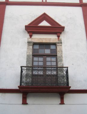 the charm of Valladolid, in the state of Yucatan in Mexico, are the multicolored walls of colonial houses decorated with doors, windows and balconies of different colors