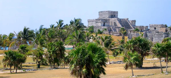 Vista Panorâmica Sítio Arqueológico Antiga Cidade Maia Tulum Dominada Por — Fotografia de Stock