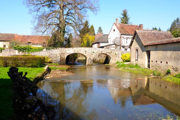 Bukolowy Widok Małą Francuską Wioskę Mezilles Departamencie Yonne Burgundii — Zdjęcie stockowe
