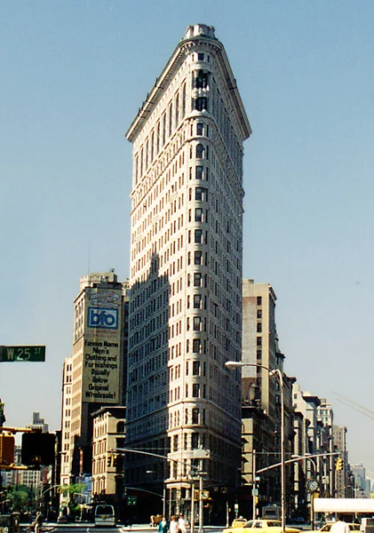 フラットアイアンビル Flatiron Building かつて フラー と呼ばれていたもので ニューヨークのマンハッタンで5番街とブロードウェイの交差点にある最も有名な高層ビルの1つである — ストック写真