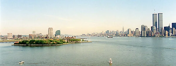 マンハッタンのパノラマビュー 米国のハドソン湾からニューヨークのツインタワーと世界貿易センター — ストック写真