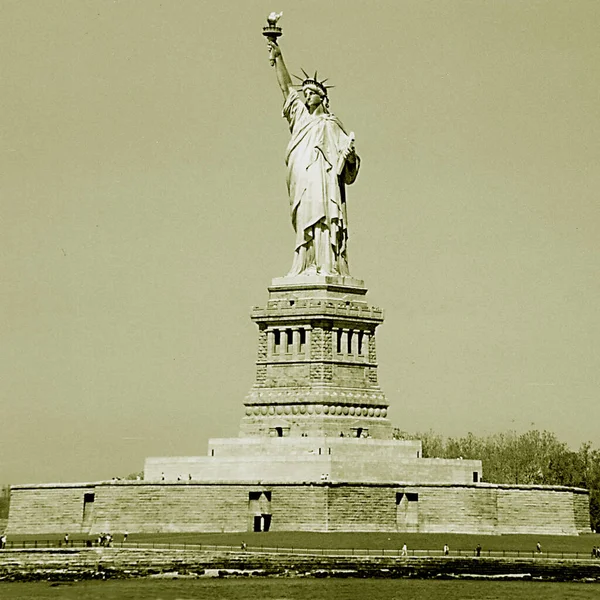 Винтажная Фотография Статуи Свободы Нью Йоркском Заливе Соединенных Штатах Америки — стоковое фото