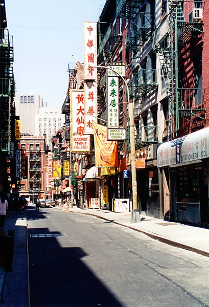 차이나타운은 뉴욕의 마을로 중국계 미국인들이 거주하고 있으며 맨해튼을 방문하기에 이국적 — 스톡 사진