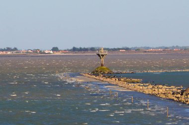 Gois Geçidi veya Goa dünyada eşsizdir. Burgneuf Körfezi 'nde bulunan ve anakarayı Noirmoutier Adası' na bağlayan bir sualtı yoludur.