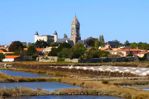 Widok Bagna Mullenburga Piękny Kościół Przy Pomoście Jacobsena Wyspie Noirmoutier — Zdjęcie stockowe