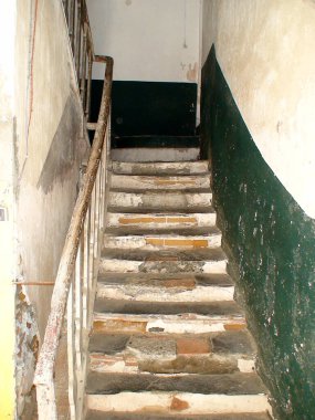 Fransa 'nın Korsika adasının güney ucunda yer alan Bonifacio kasabasındaki merdivenlere Akdeniz' deki güzellik adası adı verildi. Bonifacio, canlı marinası ve ortaçağ kalesi ile tanınır..