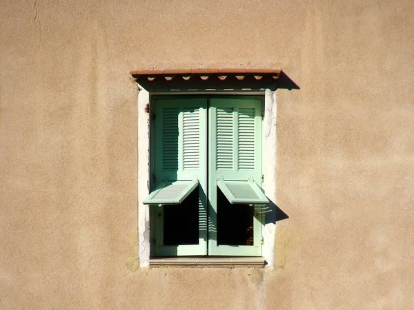 Solide Alte Gebeizte Holzfenster Eines Hauses Bonifacio Einer Prachtvollen Stadt — Stockfoto