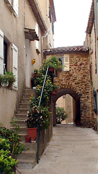 Old Flowery Alley Ramatuelle Village Provence South France Shores Mediterranean — Stock Photo, Image
