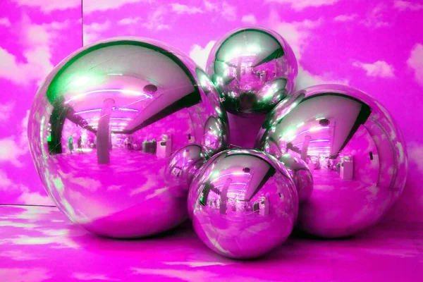 Hermosas Esferas Púrpuras Diferentes Tamaños — Foto de Stock
