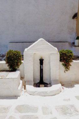 Hora 'daki oldukça eski bir çeşme, küçük bir kasaba olan Andros, Ege Denizi' nin merkezindeki ünlü Cyclades adası. 