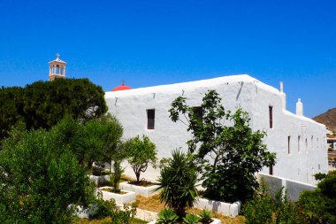 Meşhur Panagia Tourliani manastırı, Ano Mera köyünde, Mykonos 'un merkezinde, Ege Denizi' nin göbeğindeki Cyclades takımadasının güzel Yunan adası.