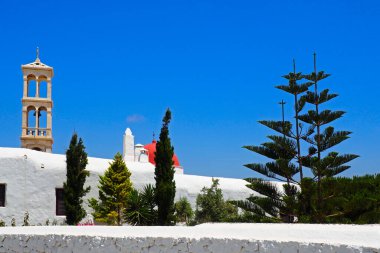 Meşhur Panagia Tourliani manastırı, Ano Mera köyünde, Mykonos 'un merkezinde, Ege Denizi' nin göbeğindeki Cyclades takımadasının güzel Yunan adası.