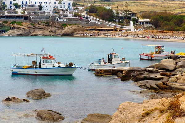 Barcos Pesca Tradicionales Pequeña Bahía Agia Anna Mykonos Grecia Famosa —  Fotos de Stock