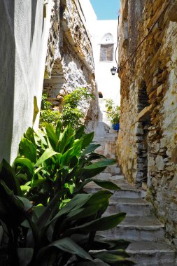 Cyclades takımadalarında, Ege Denizi 'nin kalbinde adı 