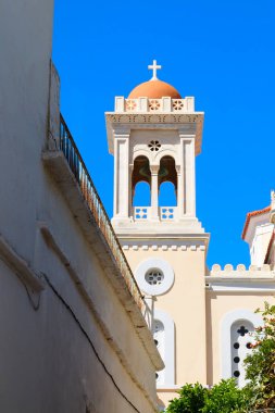 Pyrgos köyündeki çarpıcı Aziz Dimitrios Kilisesi, mermer zanaatkarlarıyla ünlü, Tinos adasında, Kiklad 'da, Ege' nin kalbinde,