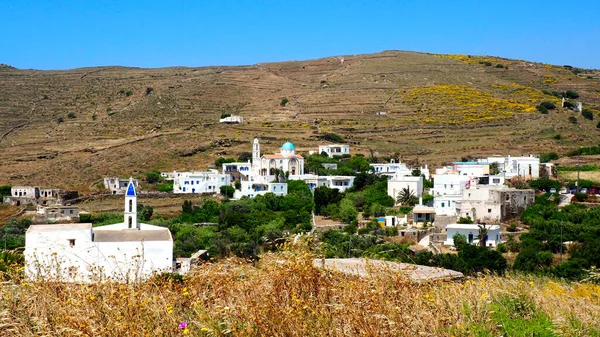 아이게해 장부에 키클라데스 명하고 아름다운 티노스 그리스 기슭에 라모스 마을의 — 스톡 사진
