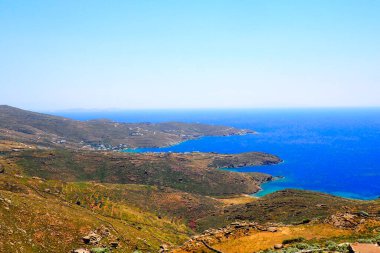 Ege Denizi 'nin, Ege Denizi' nin göbeğindeki güzel ve ünlü Kiklad adası Tinos 'tan (Yunanistan) Ege Denizi manzarası