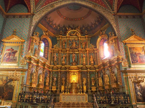 루스에서는 프랑스 스페인의 마리아 테레지아와 밥티스트 교회에 바스크 지방에서 기념비적 — 스톡 사진