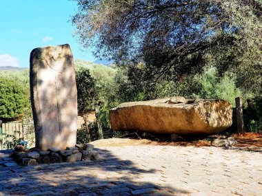 Menhir heykellerinin güzelliği nedeniyle Filitosa şüphesiz ki Korsika tarihinin en önemli yeridir. Menhir heykelleri Akdeniz 'deki en görkemli ve başarılı megalitizm tezahürlerinden biridir.