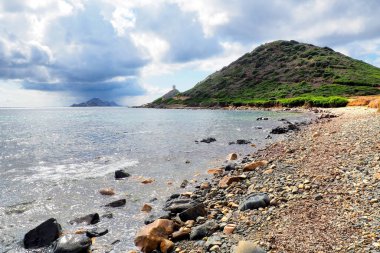 Ajaccio yakınlarındaki Sanguinaires Adaları takımadası Korsika 'daki en güzel yerlerden biridir (Güzellik Adası). Hayvanat bahçesi ve bitki örtüsünün zenginliğinden dolayı sınıflandırılmıştır.