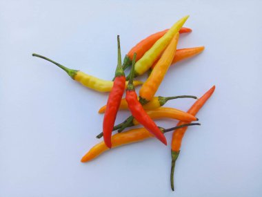 Beyaz arka plan üzerinde izole chilies