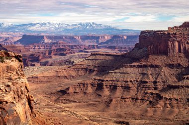 Moab Utah yakınlarındaki Dead Horse Point Ulusal Parkı 'nın bir görüntüsü.