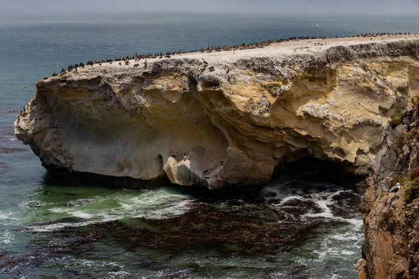 stock image Sea Stacks near Dinosaur Caves Park. A beautiful view of an ocean surrounded by cliffs in Dinosaur Caves Park, Pismo Beach, California, United States